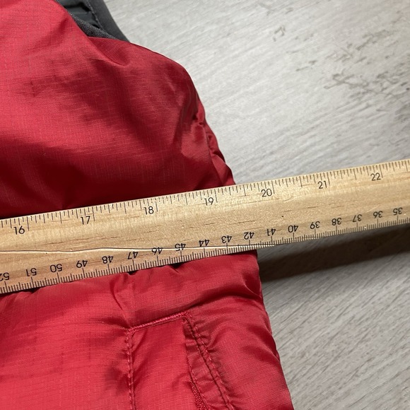 Vintage 00s Nike Puffer Vest Youth XL Fits Mens S Red Black Winter Swoosh Y2K - Picture 10 of 11